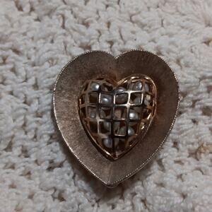 Vintage Brushed Gold Tone‎ Heart Pin Brooch with Caged Faux Pearls
